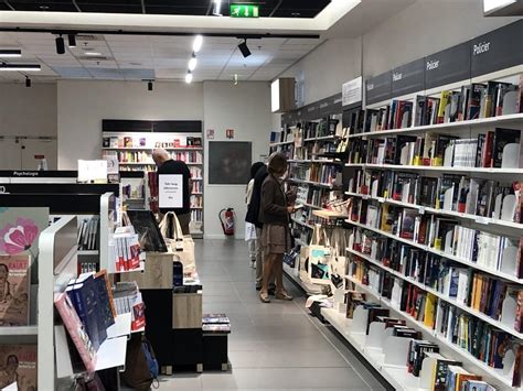 Plaisir La Librairie Le Furet Du Nord S Installe Dans La Galerie D Auchan