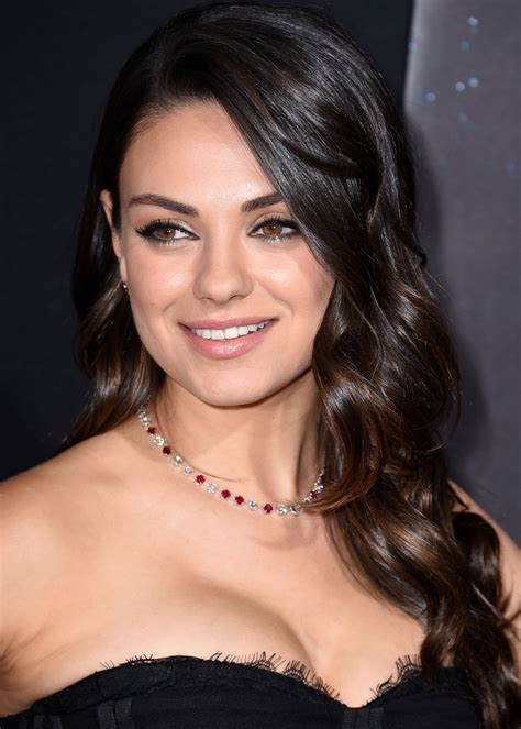 Mila Kunis Cat Eye Makeup