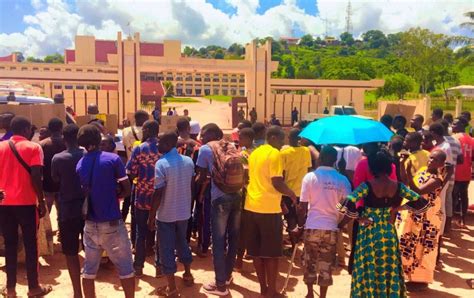 Manifestation En Soutien De La Modification De La Constitution Du 30