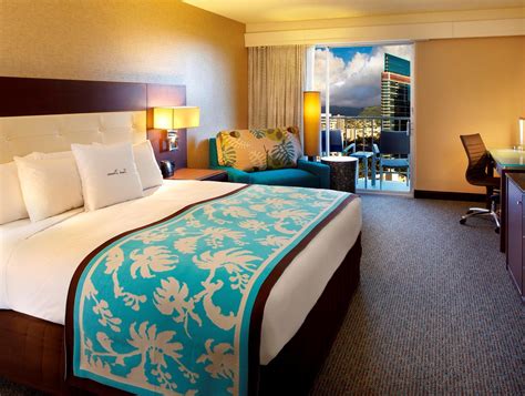 Doubletree By Hilton Alana Waikiki Hotel Oahu Hawaii 4 Star Hotel In