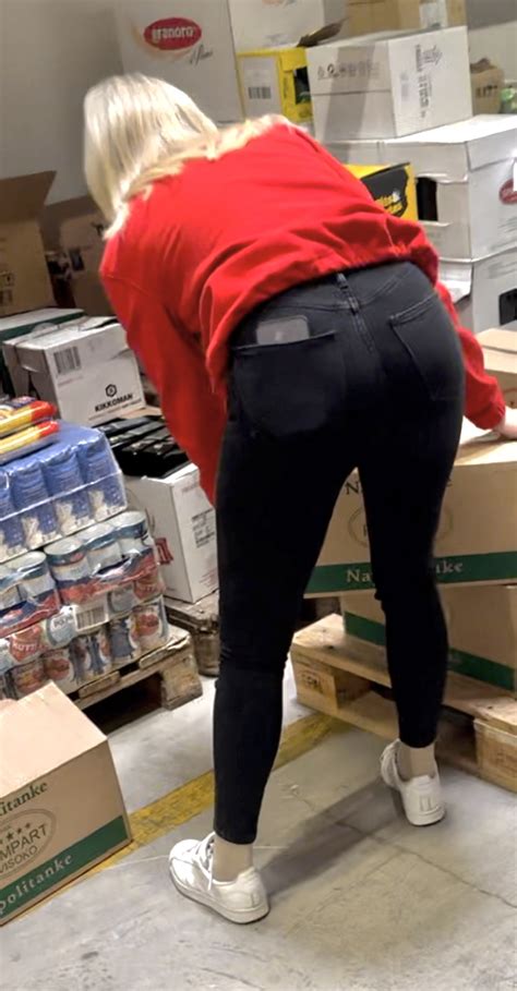 Short Skinny Blonde Colleague With A Perky Ass Worth Seeing Tight Jeans Forum