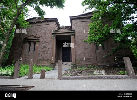 Skull and bones yale hi-res stock photography and images - Alamy