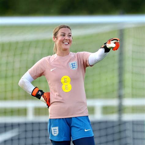 mary earps june19 | Female soccer players, England ladies football ...