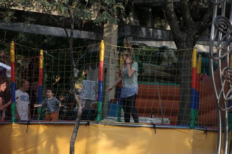 Foto Fernanda Gentil Brinca O Filho Gabriel Em Pula Pula Ap S