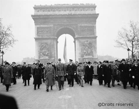 11 11 1945 Cérémonie à la mémoire des victimes des deux guerres