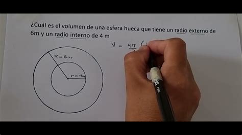 Cuál es el volumen de una esfera hueca que tiene un radio externo de