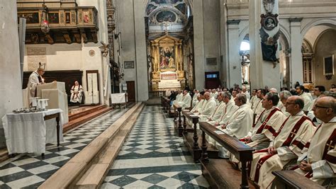 Messa Crismale Il Vescovo Mario Ognuno Di Noi Mandato Ad