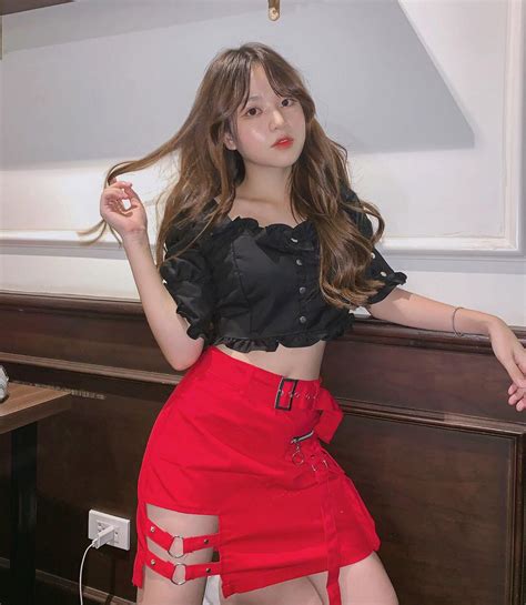 Ba hot girl dính tin đồn là bạn gái mới của Quang Hải