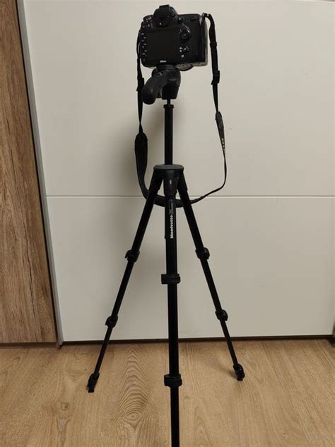 Nikon D7100 + Stativ + AF-S Nikkor 18-200mm | Kaufen auf Ricardo