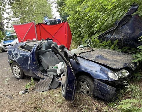 Tragiczny Wypadek Samochodu Osobowego Renault Megane W Miejscowo Ci