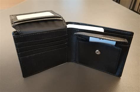 Bifold Wallet With Coin Pocket Model