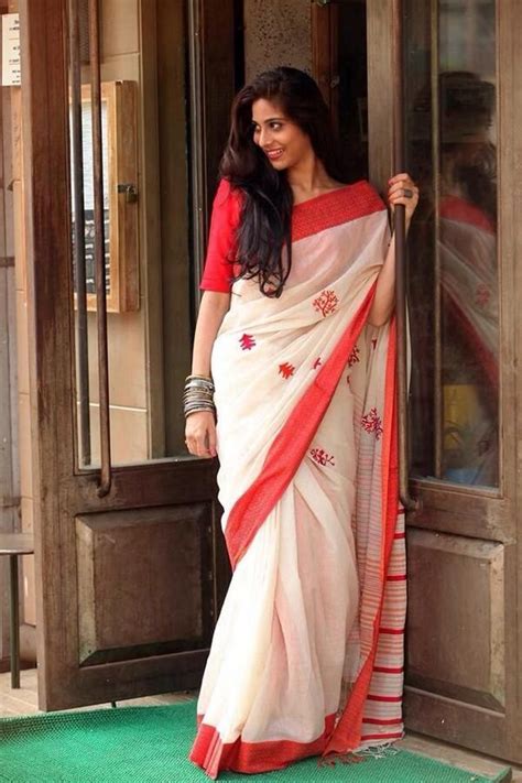 White And Red Saree Traditional Sarees Traditional Dresses Traditional Style Indian Dresses