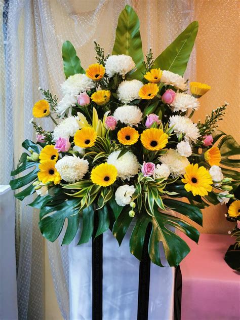 What to write in a condolence flower card message for a friend 1