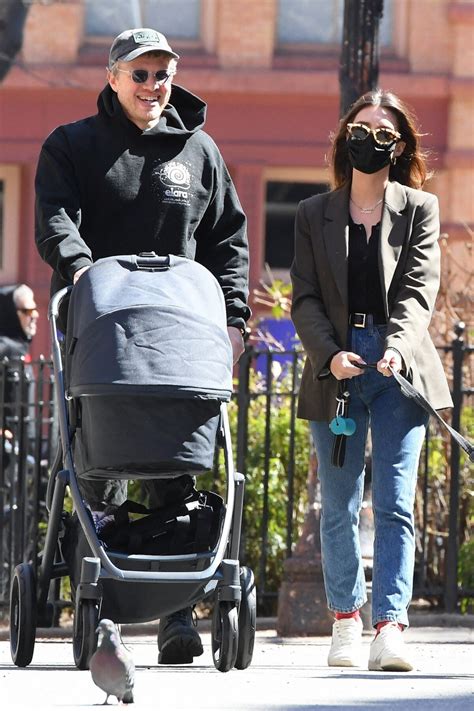Photo : Emily Ratajkowski et son mari Sebastian Bear-McClard se