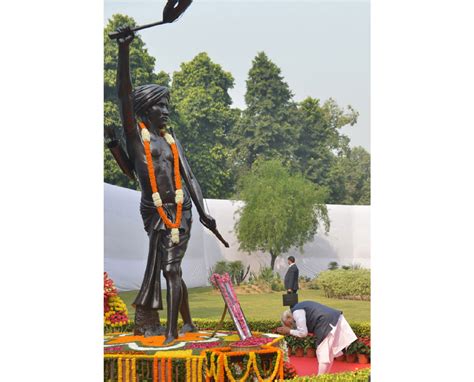 Modi Pays Tribute To Birsa Munda On Birth Anniversary Daily Excelsior