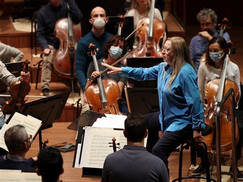 Chief Conductor Simone Young Leads The Sydney Symphony Orchestra Back