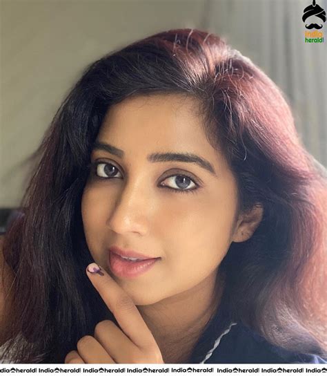 Singer Shreya Ghoshal Latest Hot Photos Collection Set