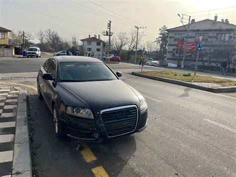 Bolu da yaşanan kazada hafif ticari araç devrildi