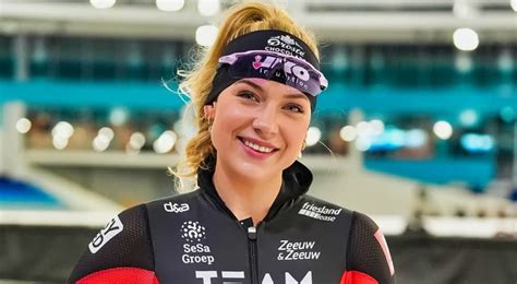 PHOTOS Dutch Speed Skater Joy Beune Sheds All Her Clothing Poses Completely Nude On The Ice