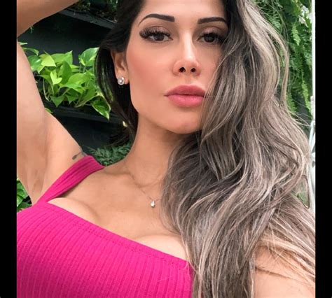 Foto Maíra Cardi mulher de Arthur Aguiar cita o jornalista Felipe