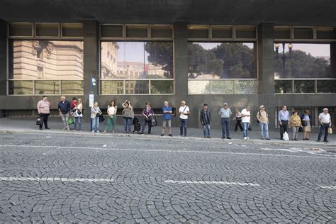 Greve da STCP deixa dezenas de passageiros à espera