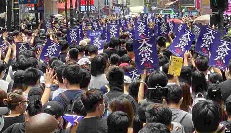 香港數以萬計市民遊行反對港版中國國安法