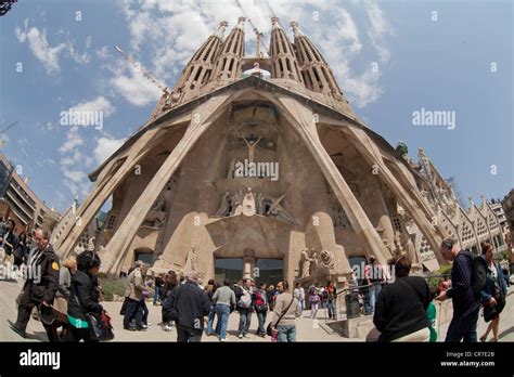 Fachada De La Pasi N Sagrada Familia La Bas Lica I Templo Expiatori