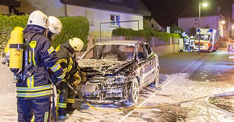 Auto gerät in Eichenzell in Vollbrand Vermutlich technischer Defekt