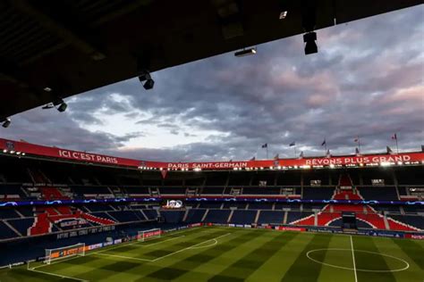 Psg A Coince Pour Le Rachat Du Parc Des Princes Sport Fr