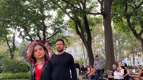 Gắn camera giấu kín lên ngực chỉ trong một phút hot girl tóm được hơn 30 người khẽ liếc vòng