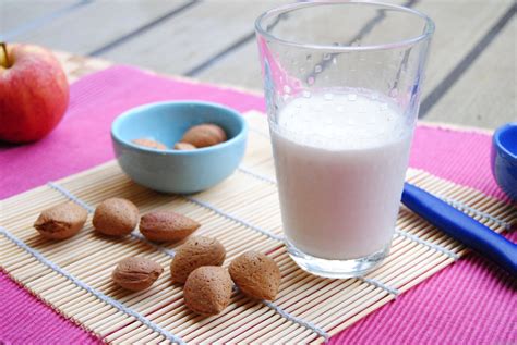 Latte Di Mandorla Fatto In Casa La Ricetta Per Preparare In Casa Una