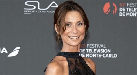 Jennifer Lauret Topless Sous Une Sulfureuse Robe Transparente Qui