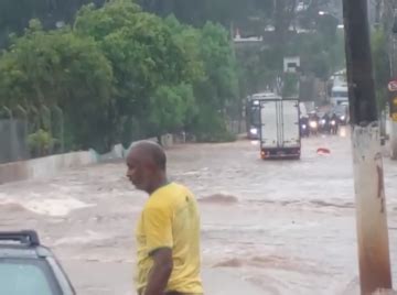 Vídeo chuva coloca capital em estado de atenção para alagamentos