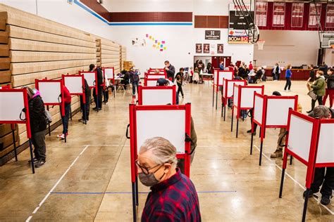 Abren Los Colegios Electorales En Ee Uu Para Elegir Entre Trump O