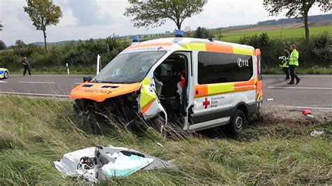 Horror Unfall In Geslau Bei N Rnberg Krankentransport Kracht Frontal