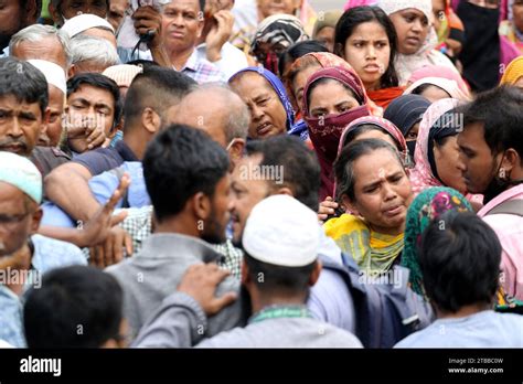 Dhaka Bangladesh 04 décembre 2023 Les gens attendent dans une file d