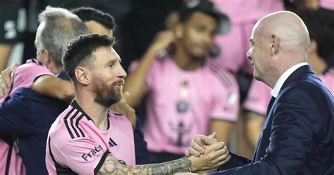 FIFA bị chỉ trích vì ưu ái Messi