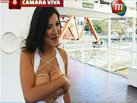 Andrea Rincón Desnuda En Cámara Viva