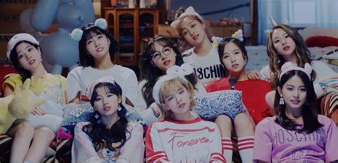 [Album Review] What Is Love? (5th Mini Album) – TWICE – KPOPREVIEWED