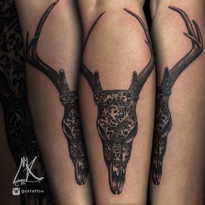 20 Cool Deer Skull Tattoos You Ll Adore Spiritustattoo