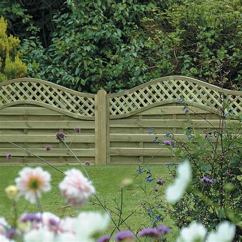 Omega Curved Trellis Lattice Fence Panel Mick George