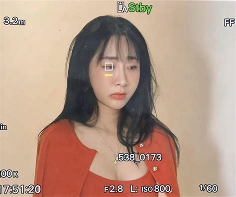 Hot girl VTV vừa công khai yêu nam NSƯT đời vợ lộ ảnh bầm tím người