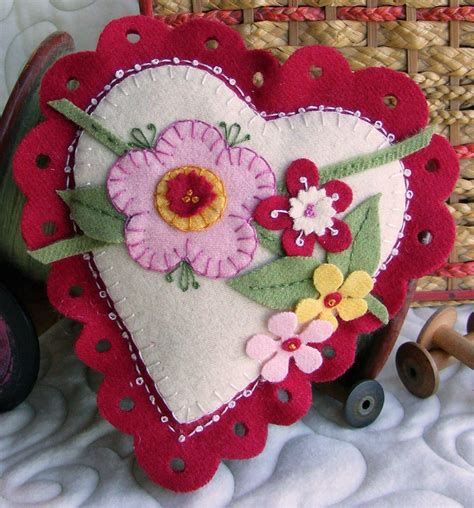 Lacey Heart Pin Cushion Sachet Wool Applique Pattern Peti