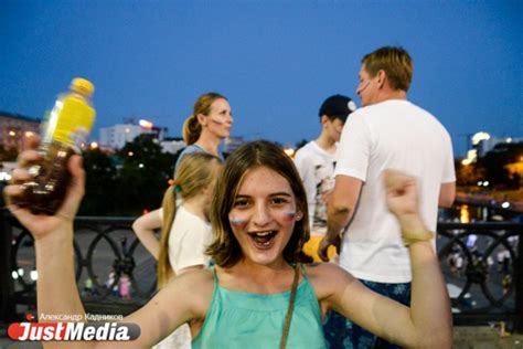 Всю ночь Екатеринбург стоял на ушах после победы России над сборной ...