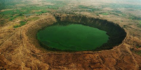 Lonar Crater lake, Maharashtra : r/woahdude