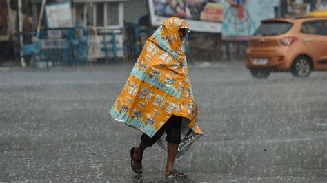 Heavy Rain Lashes Parts Of Delhi Ncr Brings Respite From Scorching