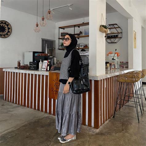 Ootd Hijab Dengan Rok Ala Fitri Hasiani Ada Beragam Look