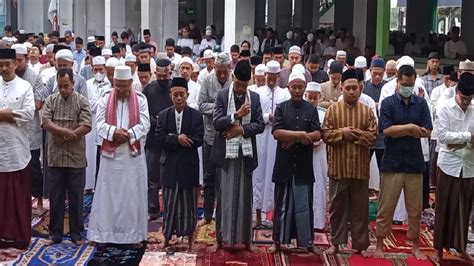 Ribuan Masyarakat Muhammadiyah Shalat Di Universitas Muhammadiyah Jambi