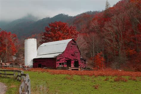 Red Barn Background