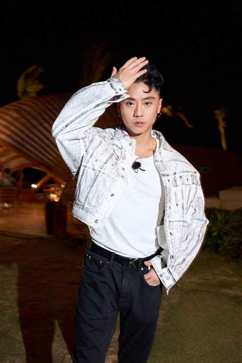 Gay cấn nơi Đảo thiên đường Hai nàng hậu ra tay tranh hẹn hò Tuổi